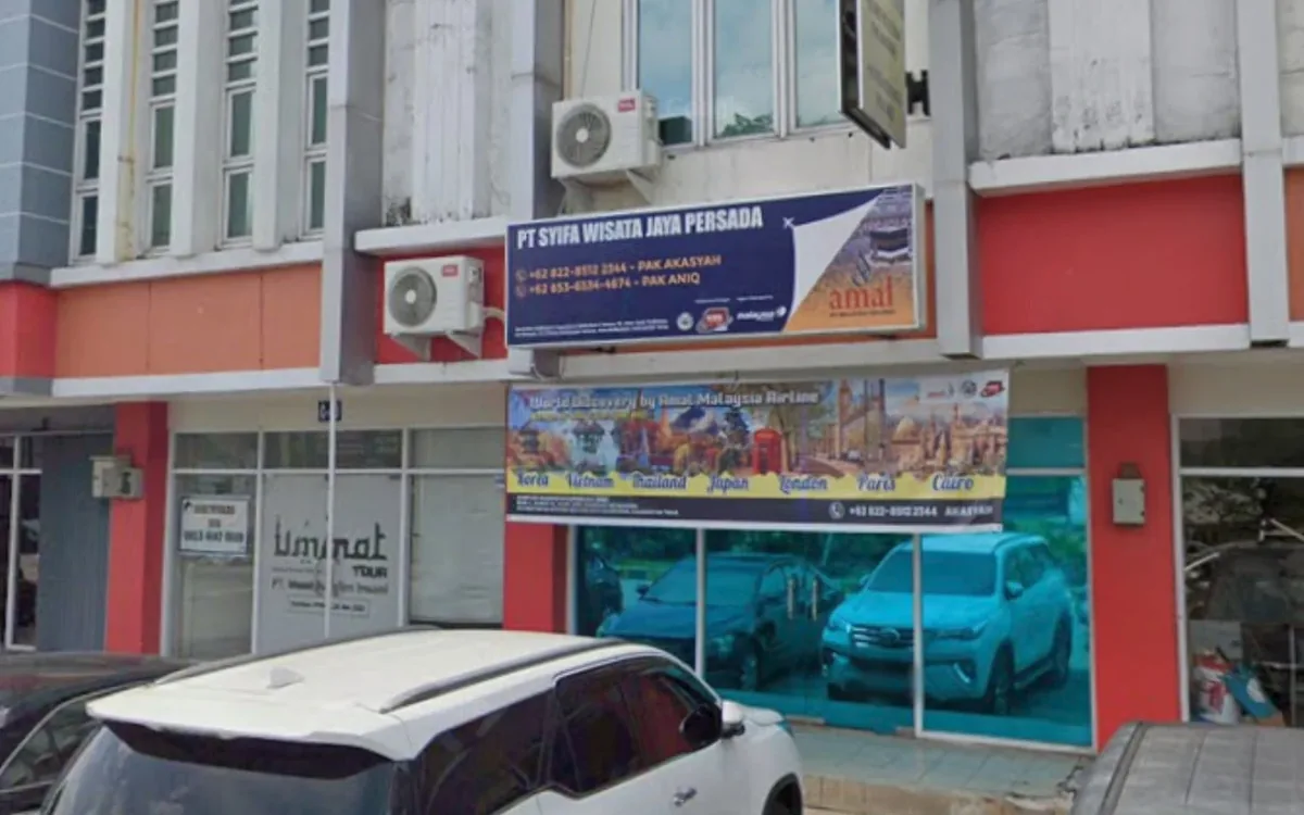 Pejabat SWJP Tour & Travel di Kompleks Balikpapan Superblock, Jalan Jend. Sudirman, Balikpapan
